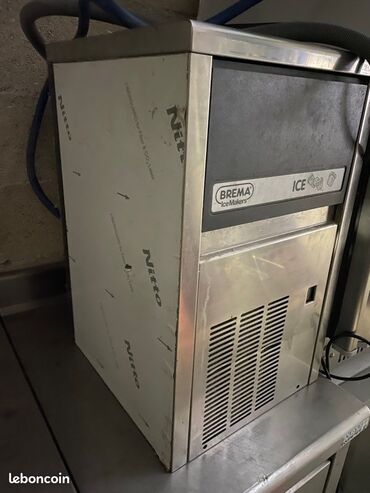 Buz aparatları: Buz aparatı İstehsalçı ölkə :İtaliya 22 kg/gün 2300 azn 28 kg/gün — 5