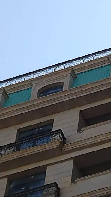 canon 3010 printer: Elit yaşayış binasında mansard və balkon detallarına malik fasad — 1
