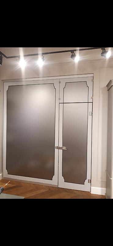 Mat şüşə qapı dəsti - Material: 8–10 mm qalınlıqlı mat (frosted)