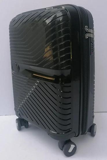 Putni koferi i torbe: Crni čvrsti kofer sa teksturiranim dizajnom, idealan za putovanja — 6