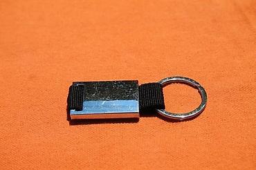 Ostali antikviteti: Metalni privesci za ključeve - Kapsch, Recom & Čuvar novčića. Cena — 5