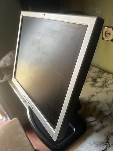 samsung 17: HP L1740 LCD Monitor - Ekran: 17 düym, kvadrat (5:4) format - Panel — 4