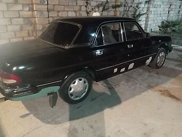 QAZ: GAZ Volga sedan – qara rəng Xüsusiyyətlər: - Kuzov: 4 qapılı sedan - — 8