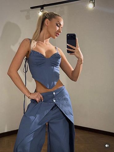 mona torbr: Dvodelni ženski komplet – korset top i široke pantalone sa preklopom — 3