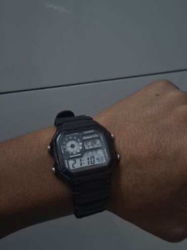 apple watch 8 цена в бишкеке: Электронные часы Casio с чёрным корпусом и ремешком из полимерного