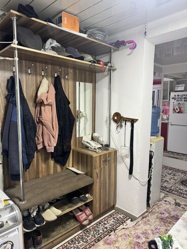 декоративный панел: Кире бериш үчүн шкаф, Күзгүсү менен, ЛДСП