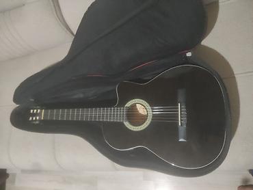 Qara klassik gitara + yumşaq qab (çexol) - Korpus: kəsikli (cutaway)