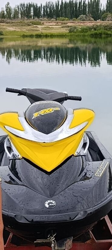 меняю на рекс: Гидроцикл BRP Sea-Doo RXP, выполненный в черном и ярко-желтом цвете