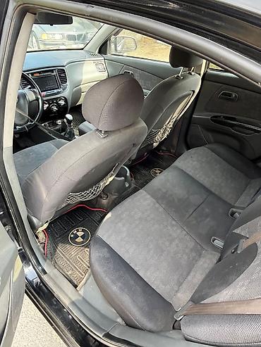 hundai elentra 2012: Kia Rio – qara rəngli hetçbek Texniki və komfort xüsusiyyətləri: - — 6