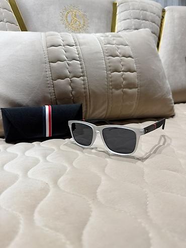 Eynəklər: Gün eynəyi, Tommy Hilfiger, İşlənmiş — 1