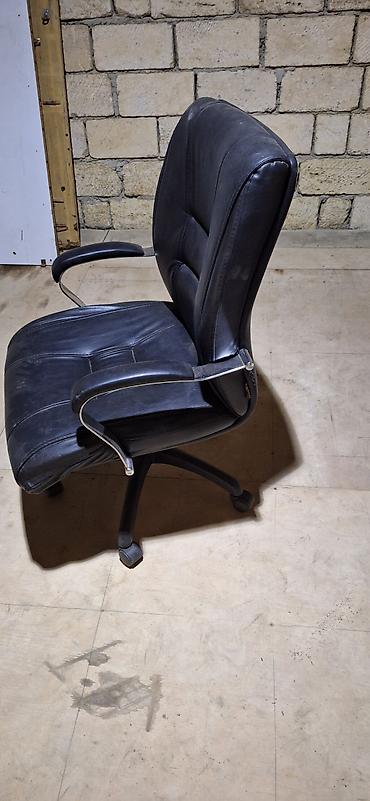 ofis kreslo satışı: İşlənmiş, Təkərli, Qolları tənzimlənmir, Süni dəri — 1