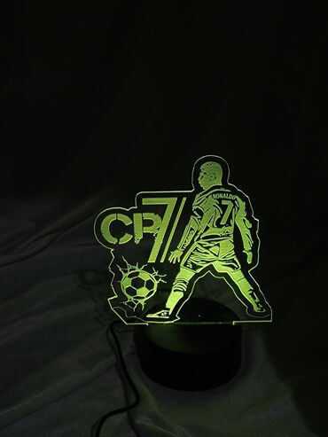 Oyuncaqlar: Suvenır qelem, karandaş qabı.futbolcularin fiqurui ile.Futbolcu — 20