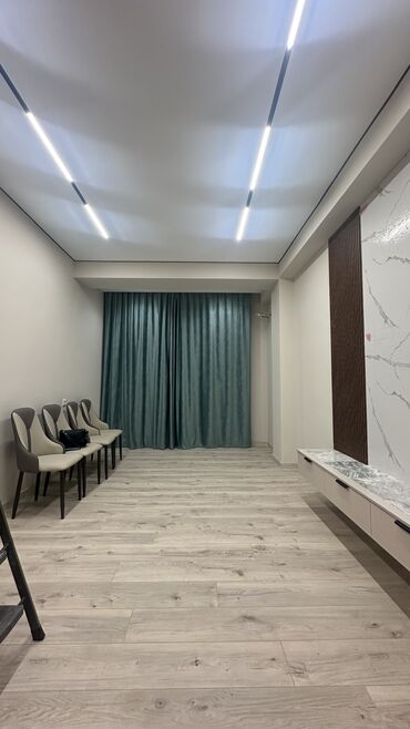 срочно продаётся 1 комнатная квартира в районе ошского рынка по улице молодая гвардия: 2 бөлмө, 62 кв. м, Элитка, 1 кабат, Евроремонт