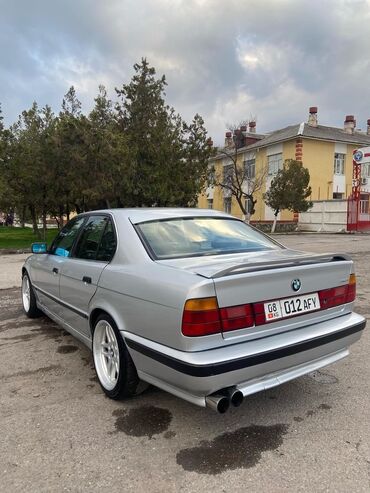 е34 2 5: BMW 520: 1990 г., 2 л, Механика, Бензин, Седан