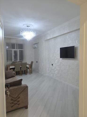 Kirayə mənzillər: Yasamalda, Məhəmməd Xiyabani küçəsində, "Simurqun binası"-nda 2 otaqlı — 3