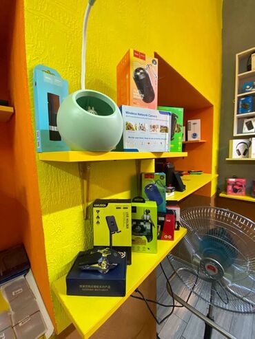 Mağazalar: İçəri şəhər metrosuna yaxın Torqovuya yaxın əşyali təmirli 1 otağlı — 4