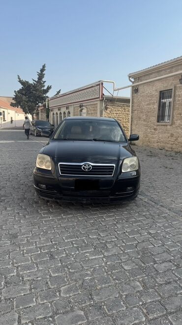 Toyota Avensis: 2 л | 2005 г. Седан
