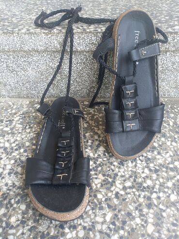 1622 oglasa | lalafo.rs: Free soft kozne sandale br. 38.Malo nosene. Pogledajte i ostale moje