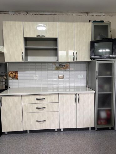 кухонная мебель буу: Кухонный гарнитур, Шкаф, цвет - Бежевый, Б/у