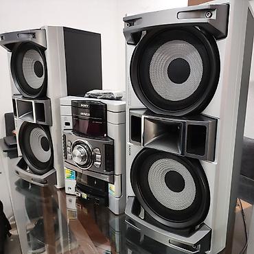 Musiqi mərkəzləri: Sony ev audiosistemi – güclü 3-hissəli Hi‑Fi mini sistem Komplekt: - — 1