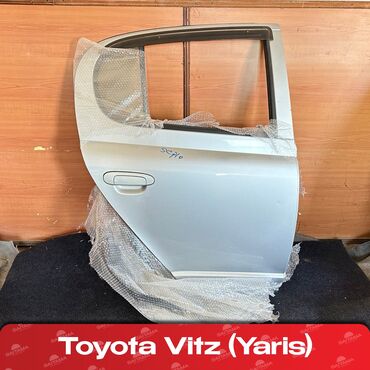 капот vitz: Задняя правая дверь Toyota 2003 г., Б/у, цвет - Серебристый,Оригинал