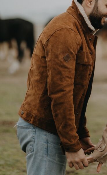 Paltolar: Satılır dəridir orjinallığını yoxladıb götürə bilərsiz . 80 azn ciddi — 2