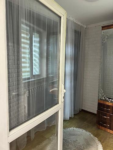 Посуточная аренда домов: 200 м², 4 комнаты, Бронированные двери, Амбарная, Балкон застеклен — 2