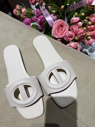 Digər: Yaşıl mini çanta💚 Charles&Keith markasına aiddir içində kartlığıda — 11