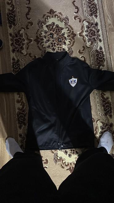 smok pen: Qarabağ FK üst geyimi – qara rəngdə idman jaketi Razmer:M - Ön hissədə — 1