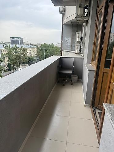 royal center: Аренда офисов, 150 м², В бизнес центре, С видом на горы, 1 линия, С оборудованием — 2