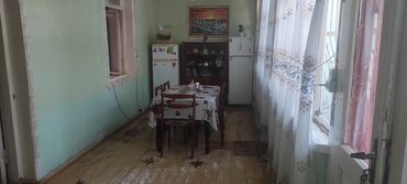 Həyət evləri və villaların satışı: Salam. Allah alanada satanada xeyir versin. Ev 2 otaq 1 zaldir. Boyuk — 5