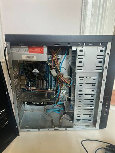 Тарелки: Sistem bloku + Monitor satılır: Monitor: Samsung SyncMaster 713N Ana