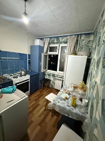 куплю квартиру в бишкеке 8 микрорайоне: 3 комнаты, 60 м², 104 серия, 4 этаж, Косметический ремонт