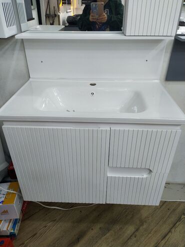 душевая кабина ош: Ağ rəngli vannaya mebeli ilə inteqrə olunmuş lavabo - Material