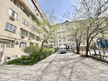 квартиры в ахунбаева: 3 комнаты, 90 м², Индивидуалка, 5 этаж, Старый ремонт