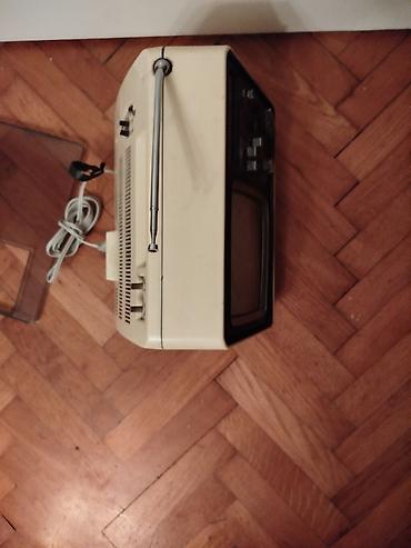 Stari uređaji: Retro tv stari Universum televizor.Prodaje se kao dekoracija jer vise — 5