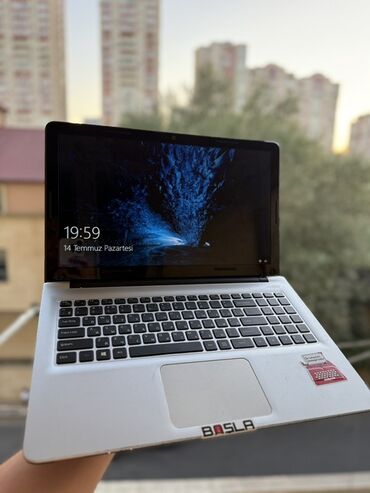 Masaüstü kompüterlər və iş stansiyaları: Intel Core i7, 64 GB, 15.6 "