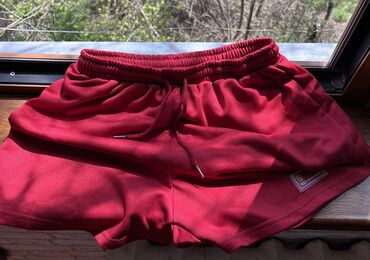 бордовые джинсы женские: Шорты M (EU 38), цвет - Красный