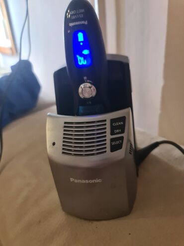 Električni brijači: Panasonic električni brijač ES‑LV81 Wet/Dry sa stanicom za čišćenje i — 1