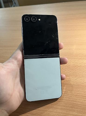 16 mini: Samsung Galaxy Z Flip 5, 256 GB, rəng - Qara — 1