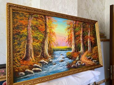 Şəkillər, tablolar: Meşə fonunda çay kənarında yerləşən kənd evinin təsvir olunduğu rəsm — 13