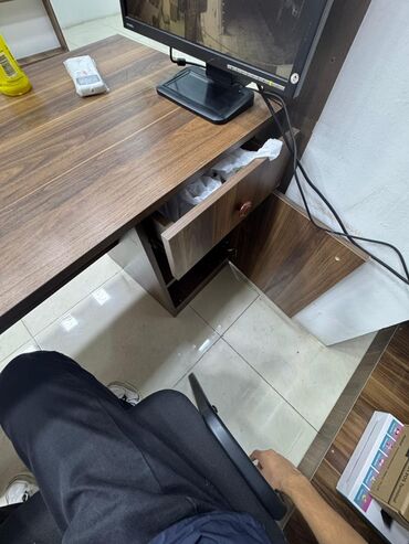 Rəf vitrinləri: Mağaza üçün vitrin/raf sistemi - Material: Lami­nət (ağac teksturalı — 23