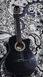 гитара купить баку: Classic gitar yeni alınıb istifadə olunmayıb tam profesional ölçü