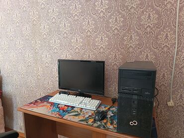 Masaüstü kompüterlər və iş stansiyaları: Fujitsu stolüstü kompüter seti Tərkib: - Fujitsu mid-tower sistem — 2
