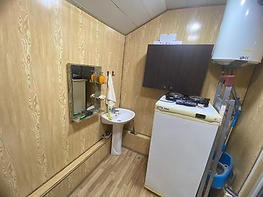 Kommersiya daşınmaz əmlakının satışı: Təcili satılır!!! Şəhərin mərkəzində 8 Noyabr metrosuna piyada 6-7 — 6