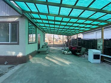 Продажа коттеджей и домов: Продаётся жилой дом с участком. Основные параметры: - Отдельно — 5