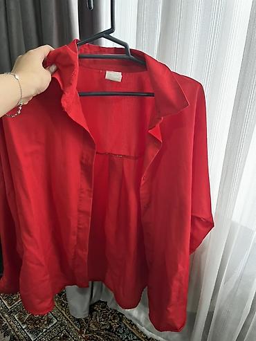 Köynək və bluzalar: Qırmızı rəngli oversize köynək - Model: klassik yaxalıqlı, ön hissəsi — 1