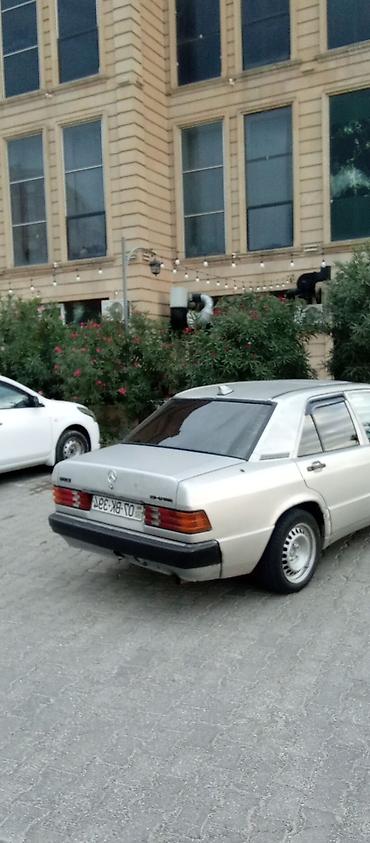 Mercedes-Benz: Mercedes-Benz 190 (W201) sedan - Kuzov: 4 qapılı sedan, gümüşü rəng - — 2