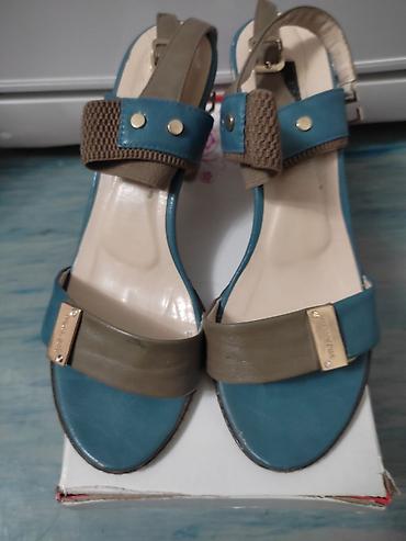 Босоножки, сандалии, шлепанцы: Продам чисто за символическую плату обувь женская размеры 39- 40 по — 2
