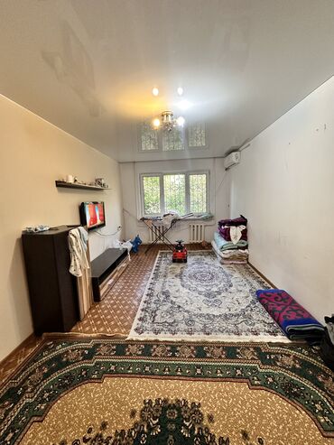 4 комнатная квартира бишкек: 2 комнаты, 46 м², 104 серия, 1 этаж, Косметический ремонт